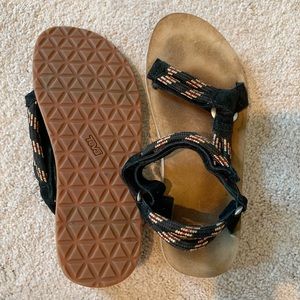 Excellent condition men’s Tevas
